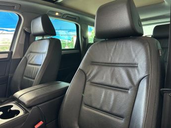 VOLKSWAGEN TOUAREG 3.0 TDI V6 BlueMotion Tech R-Line SUV 5dr Diesel Tiptronic 4WD E