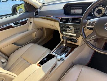 MERCEDES-BENZ C CLASS 1.6 C180 BlueEfficiency Executive SE Saloon 4dr Petrol G-Tronic+