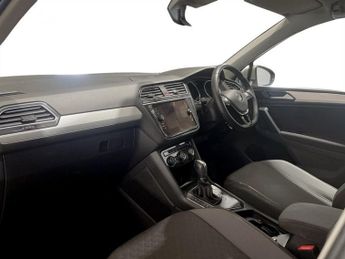 VOLKSWAGEN TIGUAN 2.0 TDI SE Navigation SUV 5dr Diesel DSG Euro 6 (s/s) (150 ps)