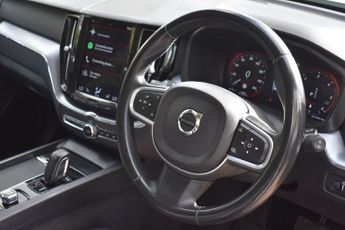 VOLVO XC60 2.0 B4 MHEV Momentum SUV 5dr Diesel Hybrid Auto Euro 6 (s/s) (19