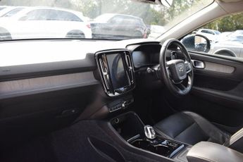 VOLVO XC40 2.0 T4 Inscription SUV 5dr Petrol Auto Euro 6 (s/s) (190 ps)