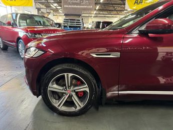 JAGUAR F-PACE 3.0 V6 S SUV 5dr Petrol Auto AWD Euro 6 (s/s) (380 ps)