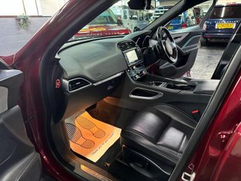 JAGUAR F-PACE 3.0 V6 S SUV 5dr Petrol Auto AWD Euro 6 (s/s) (380 ps)