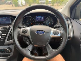 FORD FOCUS 1.6 Titanium Navigator Estate 5dr Petrol Powershift Euro 5 (125 