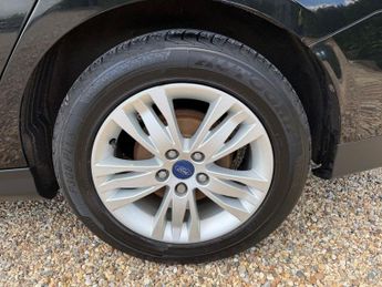 FORD FOCUS 1.6 Titanium Navigator Estate 5dr Petrol Powershift Euro 5 (125 