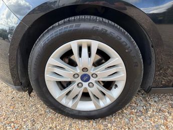 FORD FOCUS 1.6 Titanium Navigator Estate 5dr Petrol Powershift Euro 5 (125 