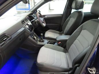 VOLKSWAGEN TIGUAN 2.0 TDI R-Line SUV 5dr Diesel Manual Euro 6 (s/s) (150 ps)