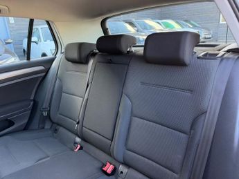 VOLKSWAGEN E-GOLF 35.8kWh e-Golf Hatchback 5dr Electric Auto (136 ps)