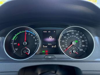 VOLKSWAGEN E-GOLF 35.8kWh e-Golf Hatchback 5dr Electric Auto (136 ps)