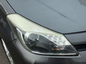 TOYOTA YARIS 1.5 VVT-h T Spirit Hatchback 5dr Petrol Hybrid CVT Euro 5 (101 p
