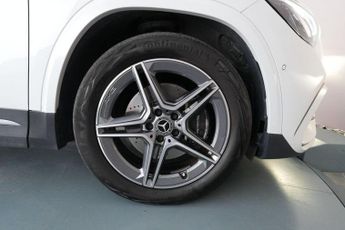 MERCEDES-BENZ GLA 2.0 GLA220d AMG Line (Premium) 8G-DCT 4MATIC Euro 6 (s/s) 5dr