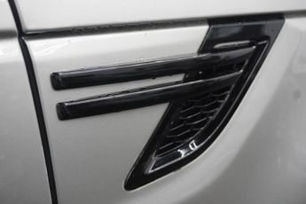 LAND ROVER RANGE ROVER SPORT 3.0 SD V6 HSE SUV 5dr Diesel Auto 4WD Euro 6 (s/s) (306 ps)