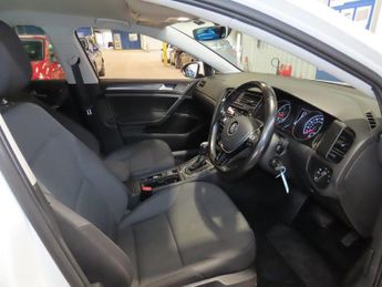 VOLKSWAGEN GOLF 1.6 TDI Match Estate 5dr Diesel DSG Euro 6 (s/s) (115 ps)