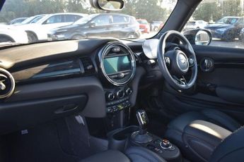 MINI Electric Hatch Cooper SE 32.6kWh Level 3 Hatchback 3dr Electric Auto (184 ps) 3