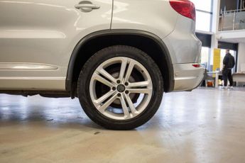 VOLKSWAGEN TIGUAN 2.0 TDI BlueMotion Tech R-Line Edition SUV 5dr Diesel DSG 4WD Eu