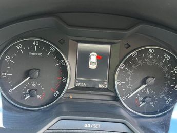 SKODA OCTAVIA 1.4 TSI Elegance Hatchback 5dr Petrol DSG Euro 5 (s/s) (140 ps)