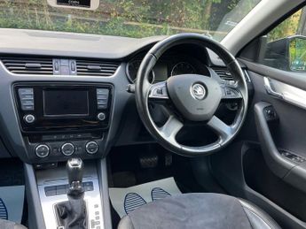 SKODA OCTAVIA 1.4 TSI Elegance Hatchback 5dr Petrol DSG Euro 5 (s/s) (140 ps)