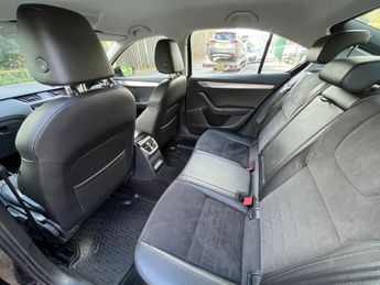 SKODA OCTAVIA 1.4 TSI Elegance Hatchback 5dr Petrol DSG Euro 5 (s/s) (140 ps)