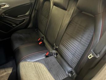 MERCEDES-BENZ A CLASS 2.1 A200d AMG Line (Executive) Hatchback 5dr Diesel 7G-DCT Euro 