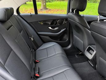 MERCEDES-BENZ C CLASS 1.6 C200d SE Saloon 4dr Auto Diesel G-Tronic+ Euro 6 (s/s) (136 