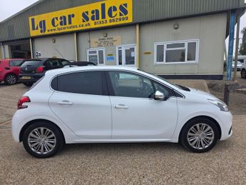 Peugeot 208 1.2 PureTech Allure Hatchback 5dr Petrol Manual Euro 6 (s/s) (11