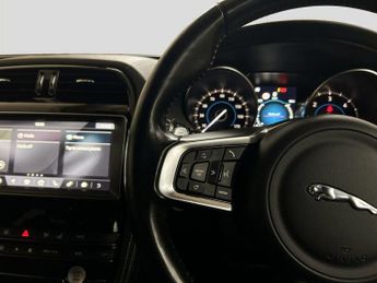 JAGUAR F-PACE 2.0 D180 R-Sport SUV 5dr Diesel Auto AWD Euro 6 (s/s) (180 ps)