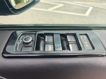 LAND ROVER DISCOVERY 3.0 TD V6 HSE Luxury SUV 5dr Diesel Auto 4WD Euro 6 (s/s) (258 p