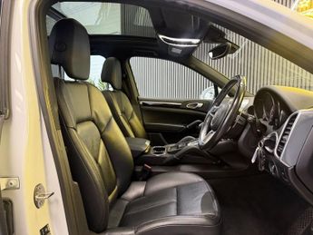 PORSCHE CAYENNE 3.0 TD V6 SUV 5dr Diesel TiptronicS 4WD Euro 6 (s/s) (262 ps)