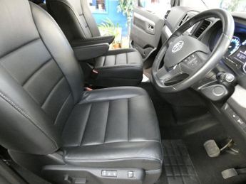 VAUXHALL Vivaro Life Electric 50kWh Ultimate MPV 5dr Electric Auto LWB (8 Seat, 11kW Charger) 