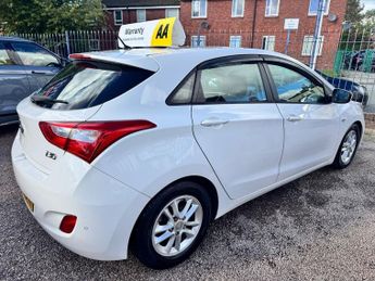 HYUNDAI I30 1.6 CRDi Blue Drive Active Hatchback 5dr Diesel Manual Euro 5 (s