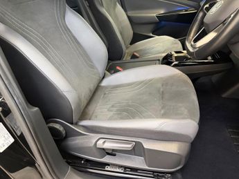 VOLKSWAGEN ID.4 Pure 52kWh Life SUV 5dr Electric Auto (148 ps)