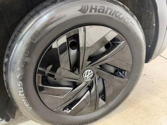 VOLKSWAGEN ID.4 Pure 52kWh Life SUV 5dr Electric Auto (148 ps)