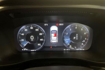 VOLVO XC40 1.5 T3 R-Design SUV 5dr Petrol Auto Euro 6 (s/s) (163 ps) &pound