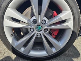 SKODA OCTAVIA 2.0 TFSI vRS Hatchback 5dr Petrol DSG Euro 5 (200 ps)