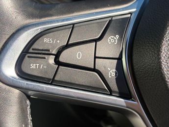 RENAULT CLIO 1.6 E-TECH Launch Edition Hatchback 5dr Petrol Hybrid Auto Euro 