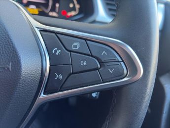 RENAULT CAPTUR 1.6 E-TECH evolution SUV 5dr Petrol Hybrid Auto Euro 6 (s/s) (14