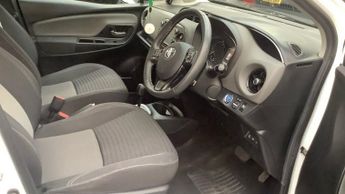 TOYOTA YARIS 1.5 VVT-h Icon Tech Hatchback 5dr Petrol Hybrid E-CVT Euro 6 (s/