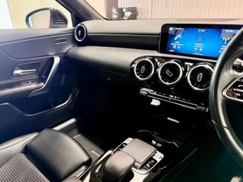 MERCEDES-BENZ A CLASS 1.5 A180d Sport (Executive) Hatchback 5dr Diesel 7G-DCT Euro 6 (