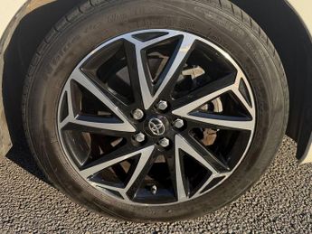 TOYOTA YARIS 1.5 VVT-h Design Hatchback 5dr Petrol Hybrid E-CVT Euro 6 (s/s) 
