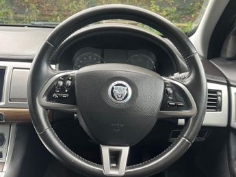 JAGUAR XF 2.2d Luxury Saloon 4dr Diesel Auto Euro 5 (s/s) (163 ps)