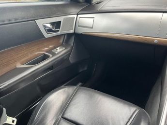 JAGUAR XF 2.2d Luxury Saloon 4dr Diesel Auto Euro 5 (s/s) (163 ps)