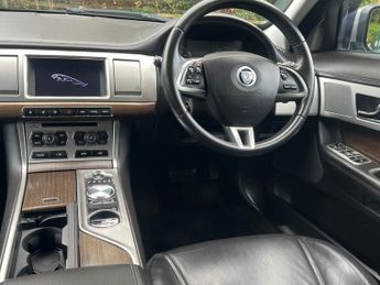 JAGUAR XF 2.2d Luxury Saloon 4dr Diesel Auto Euro 5 (s/s) (163 ps)