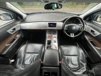 JAGUAR XF 2.2d Luxury Saloon 4dr Diesel Auto Euro 5 (s/s) (163 ps)