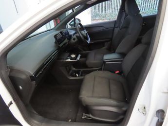 MG MG 4 64kWh SE Long Range Hatchback 5dr Electric Auto (203 ps)