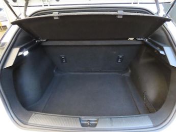 MG MG 4 64kWh SE Long Range Hatchback 5dr Electric Auto (203 ps)