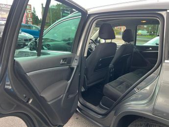 VOLKSWAGEN TIGUAN 2.0 TDI BlueMotion Tech Match SUV 5dr Diesel DSG 4WD Euro 5 (s/s