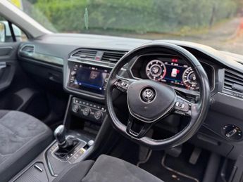 VOLKSWAGEN TIGUAN 2.0 TDI SEL SUV 5dr Diesel DSG Euro 6 (s/s) (150 ps)