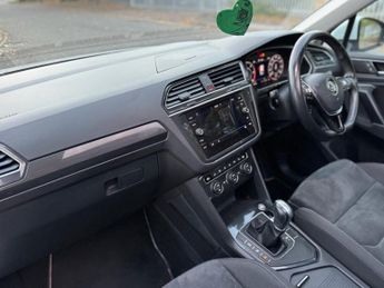 VOLKSWAGEN TIGUAN 2.0 TDI SEL SUV 5dr Diesel DSG Euro 6 (s/s) (150 ps)