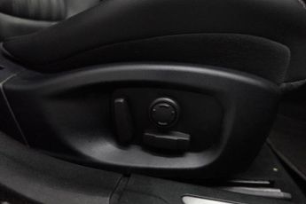 JAGUAR XF 2.0d Portfolio Sportbrake 5dr Diesel Auto Euro 6 (s/s) (180 ps)