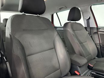 VOLKSWAGEN GOLF 1.6 TDI BlueMotion Tech SE Hatchback 5dr Diesel DSG Euro 5 (s/s)